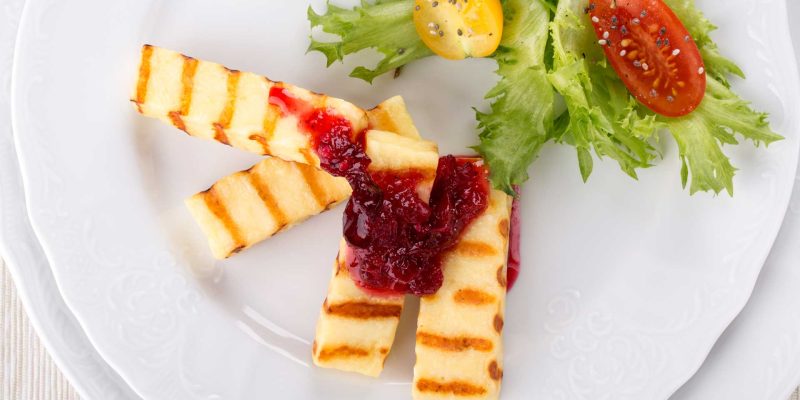 fromage-a-griller-aux-pistaches-et-aux-canneberges